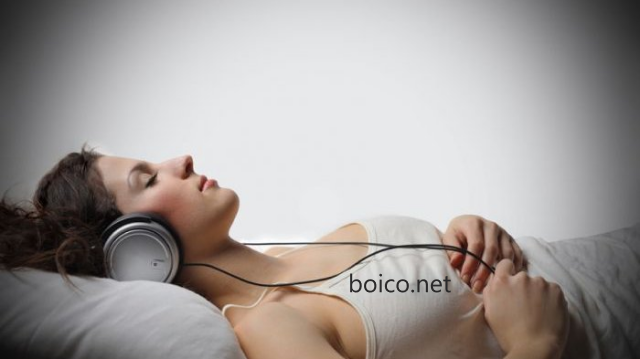 Benarkah Mendengarkan Musik Saat Tidur Bisa Bantu Atasi Insomnia?